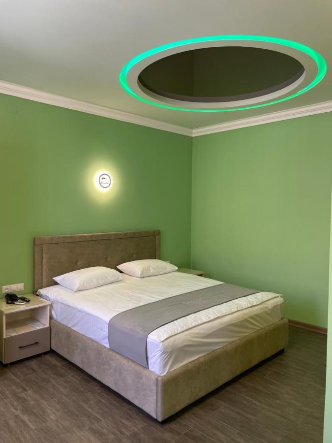 Central Hotel Ґюмрі Екстер'єр фото