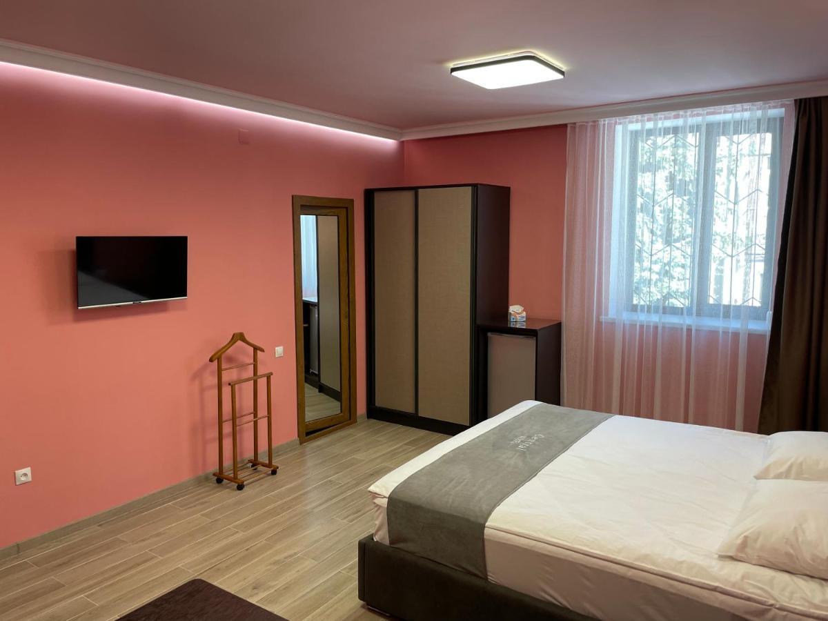 Central Hotel Ґюмрі Екстер'єр фото
