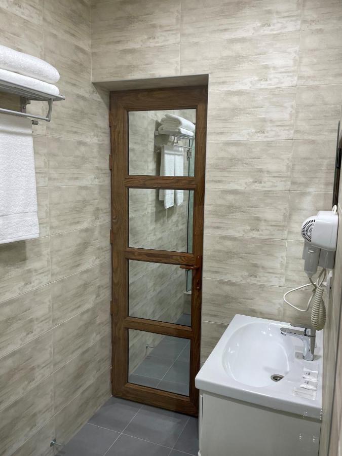 Central Hotel Ґюмрі Екстер'єр фото