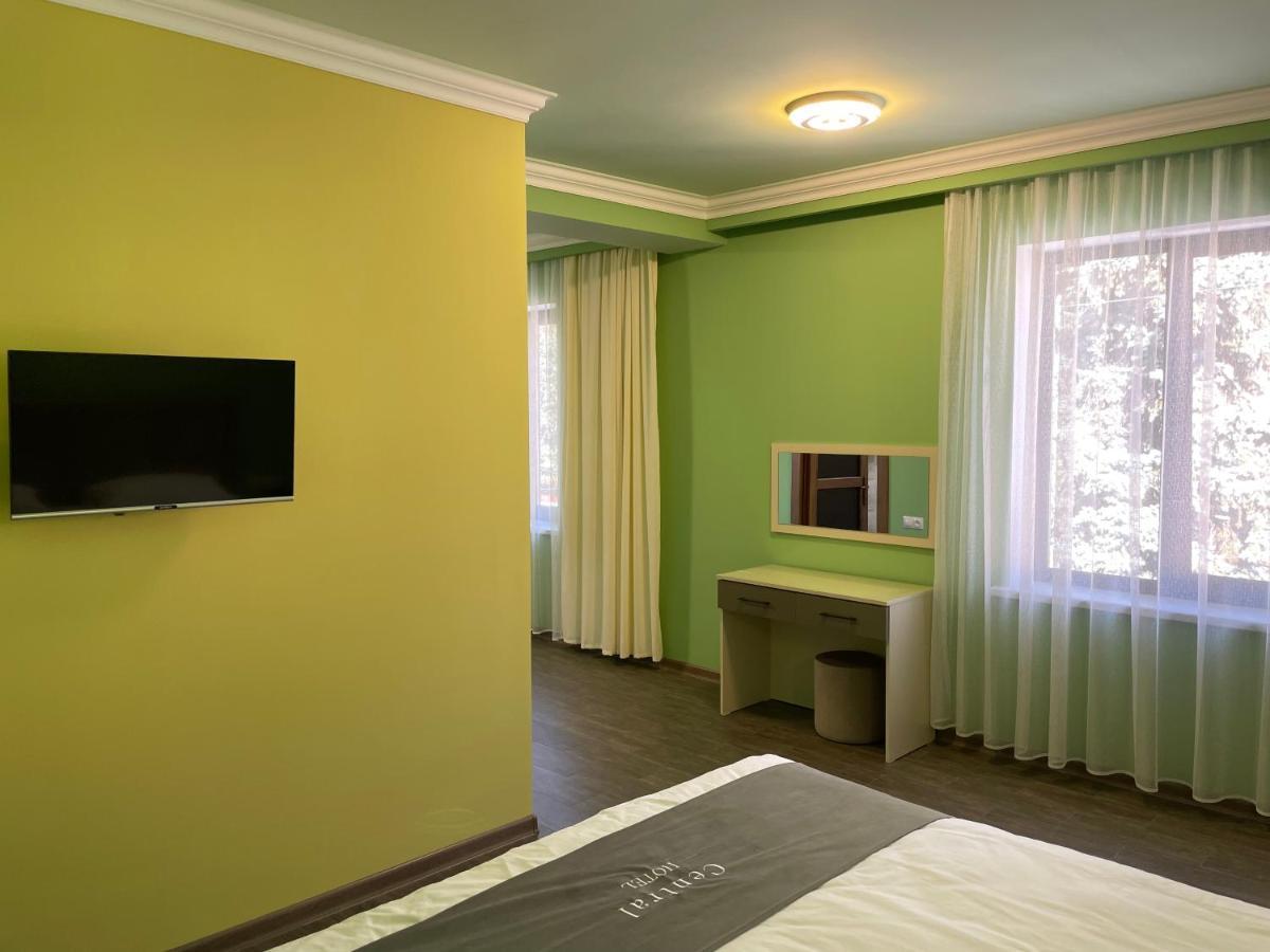 Central Hotel Ґюмрі Екстер'єр фото
