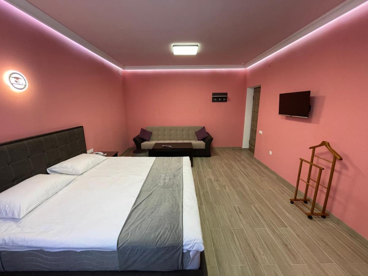 Central Hotel Ґюмрі Екстер'єр фото