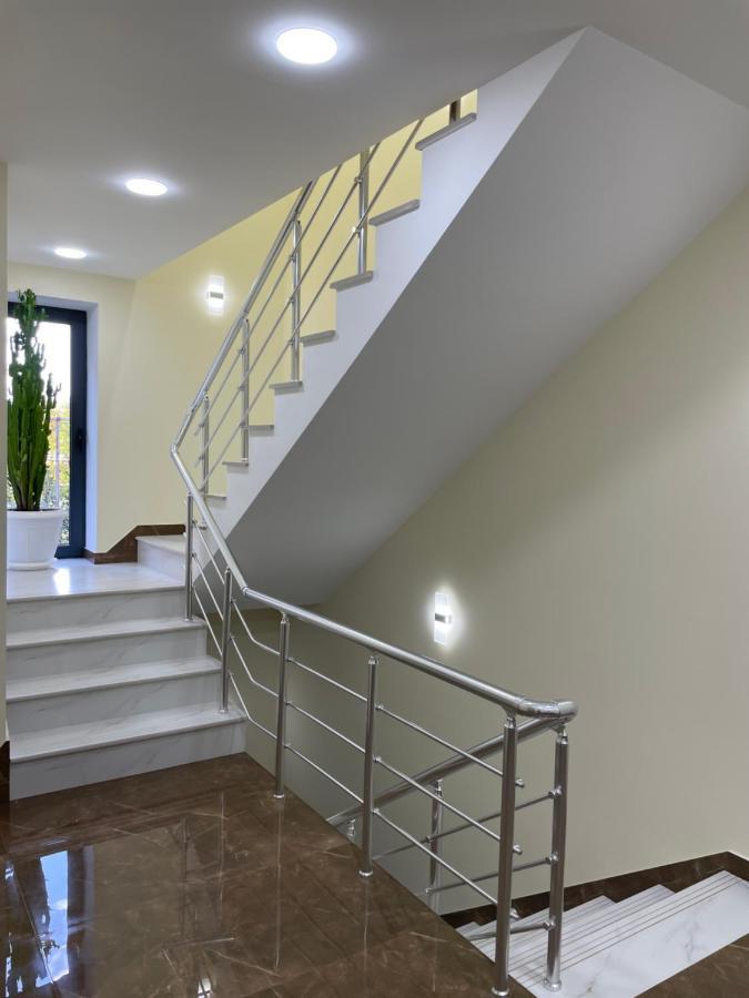 Central Hotel Ґюмрі Екстер'єр фото