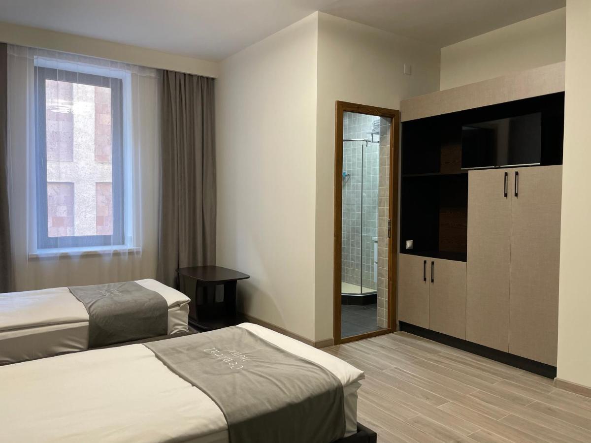 Central Hotel Ґюмрі Екстер'єр фото