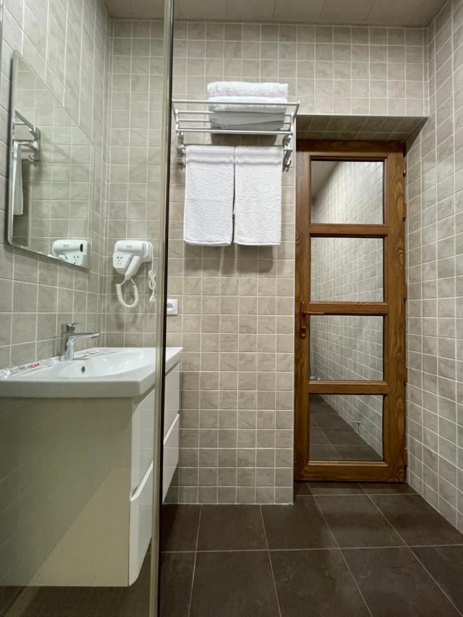 Central Hotel Ґюмрі Екстер'єр фото