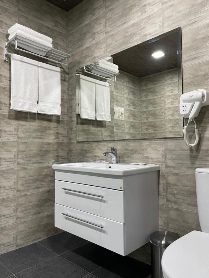 Central Hotel Ґюмрі Екстер'єр фото