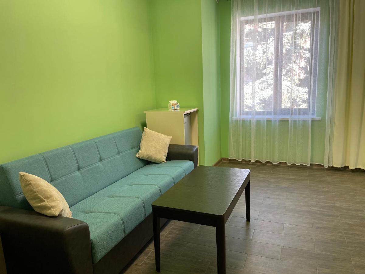 Central Hotel Ґюмрі Екстер'єр фото