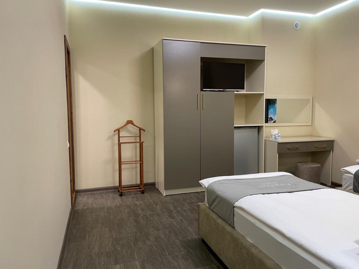 Central Hotel Ґюмрі Екстер'єр фото