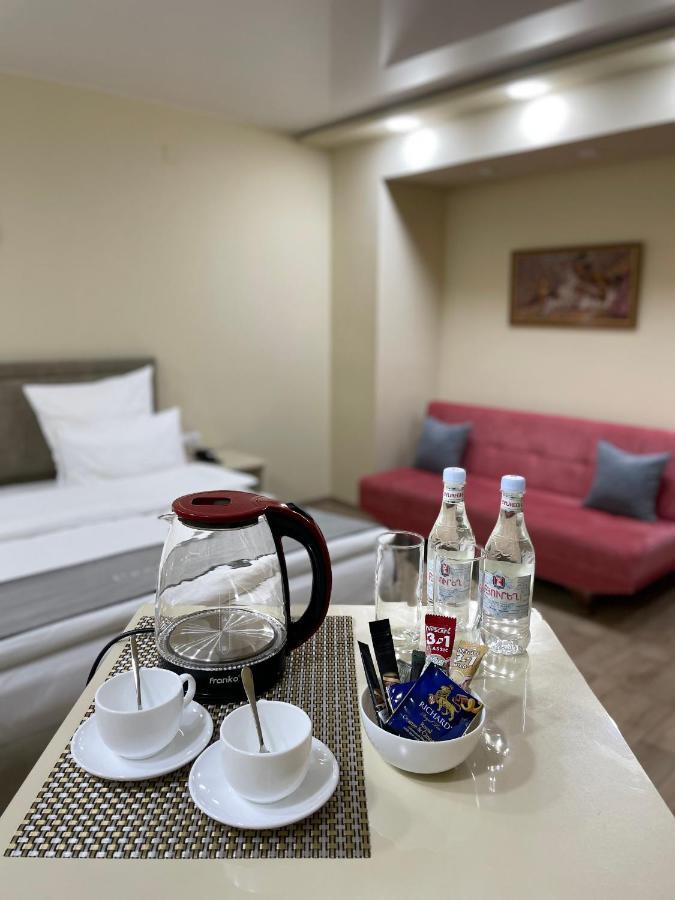 Central Hotel Ґюмрі Екстер'єр фото