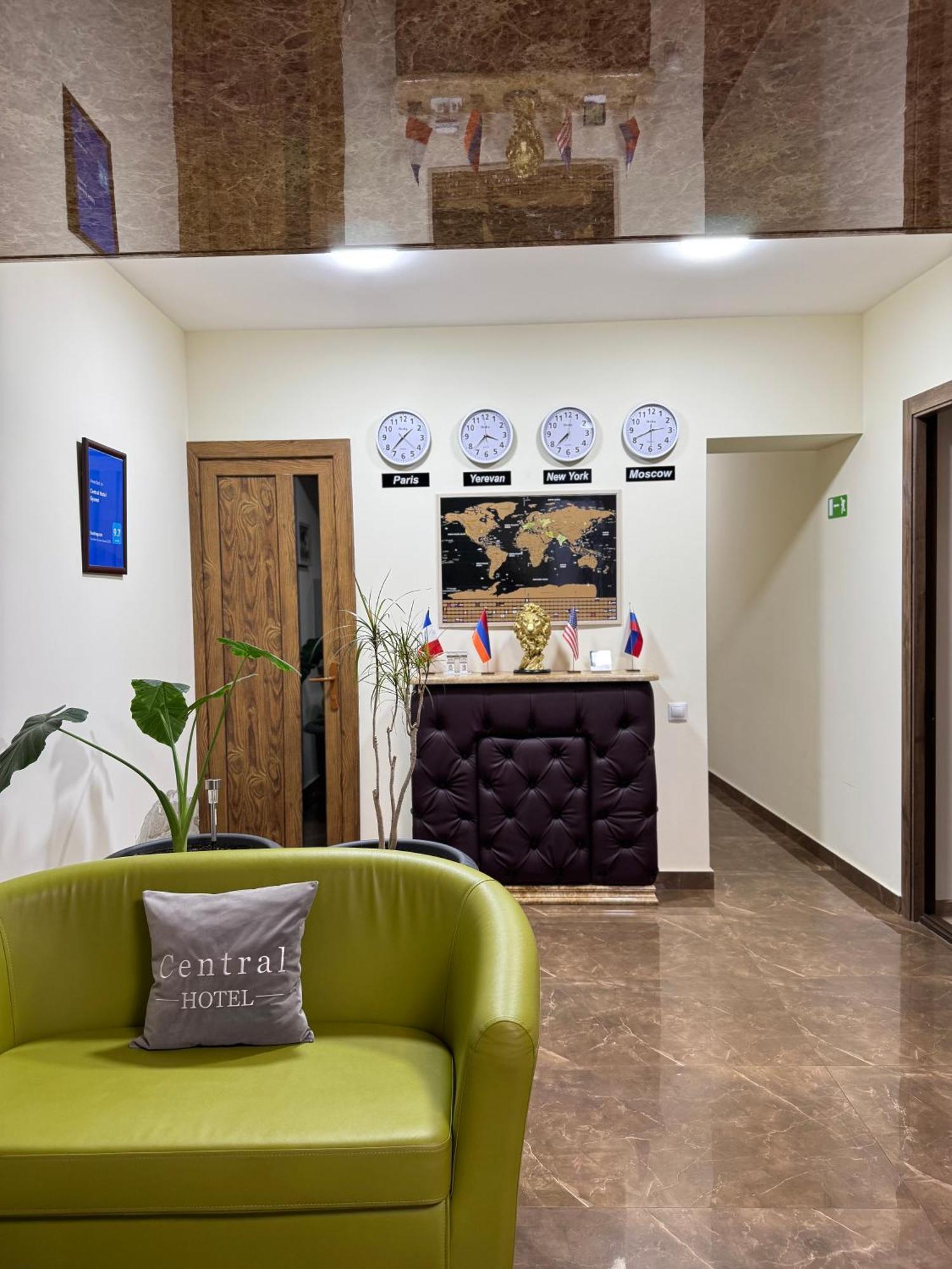 Central Hotel Ґюмрі Екстер'єр фото