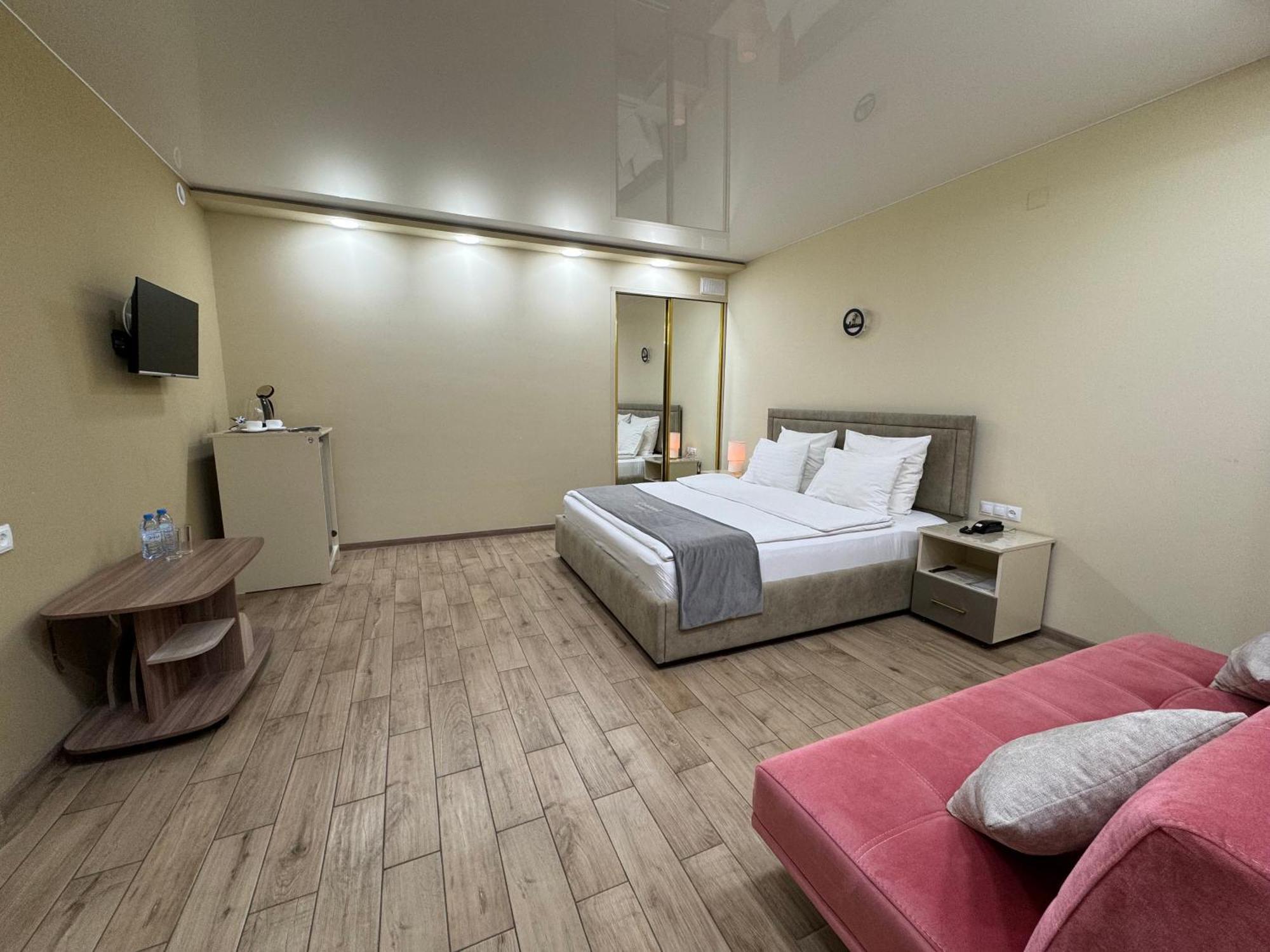 Central Hotel Ґюмрі Екстер'єр фото