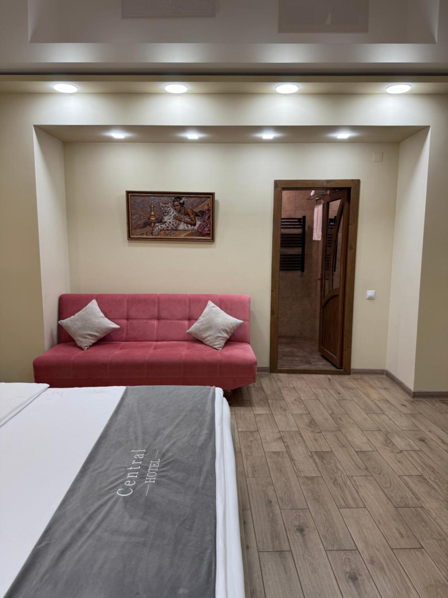 Central Hotel Ґюмрі Екстер'єр фото